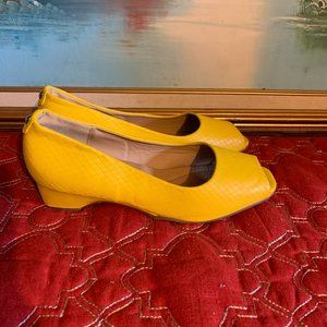 Classique Yellow heels Women's 7.5